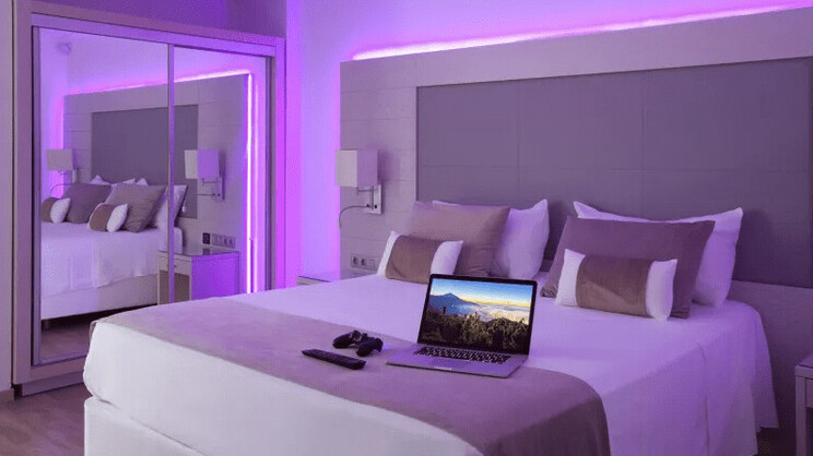 Smart Room Pool View